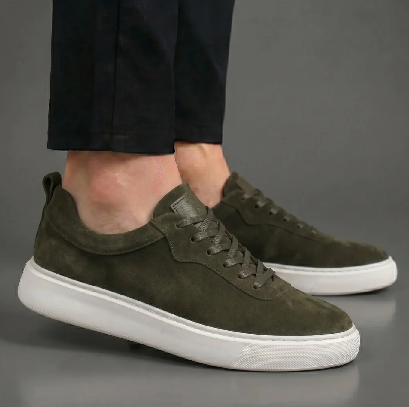 Matteo sneakers in pelle scamosciata — Verde militare