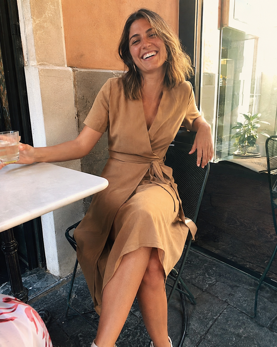 Foto cliente simulata per recensione donna abiti 05