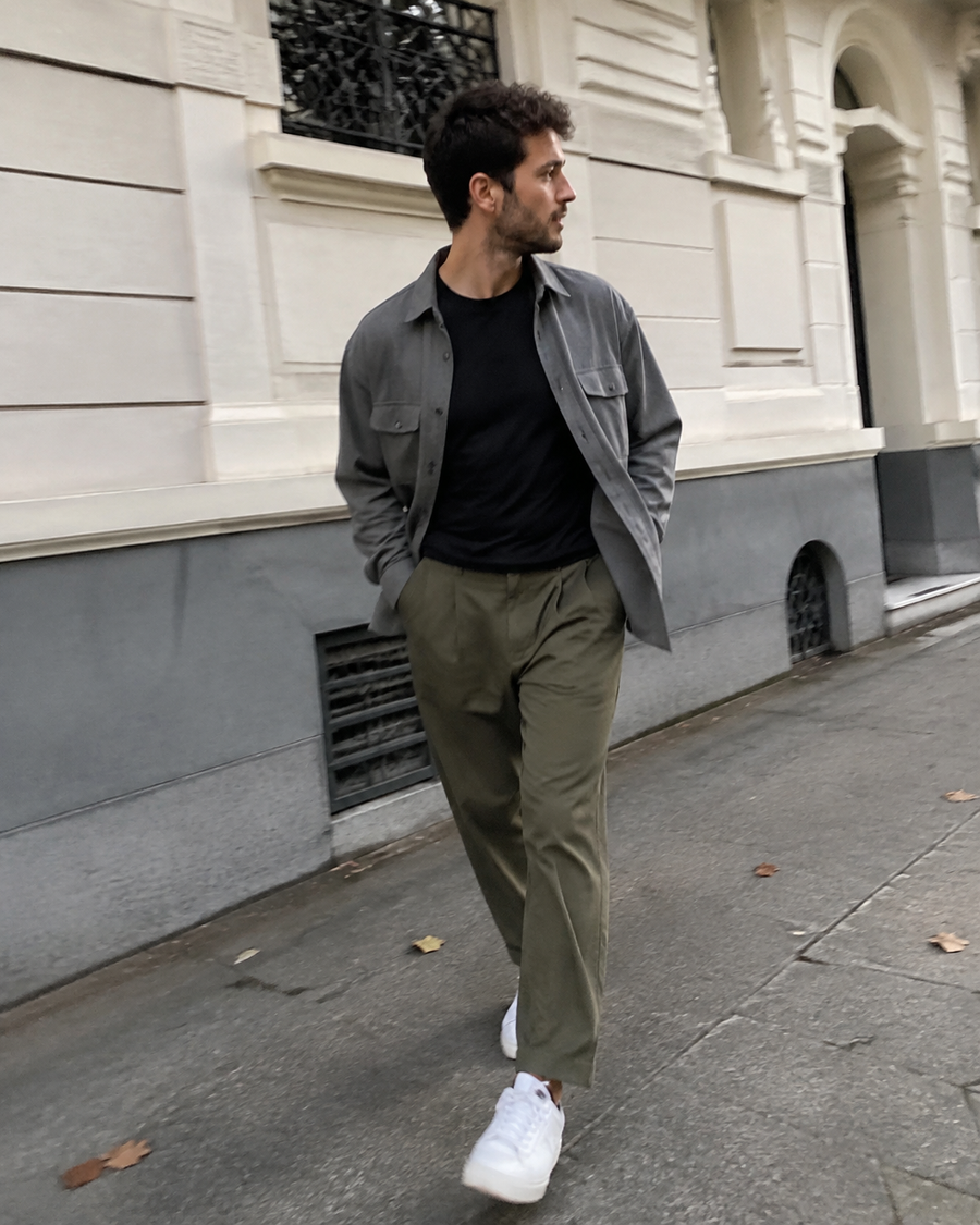 Foto cliente simulata per recensione uomo pantaloni 6
