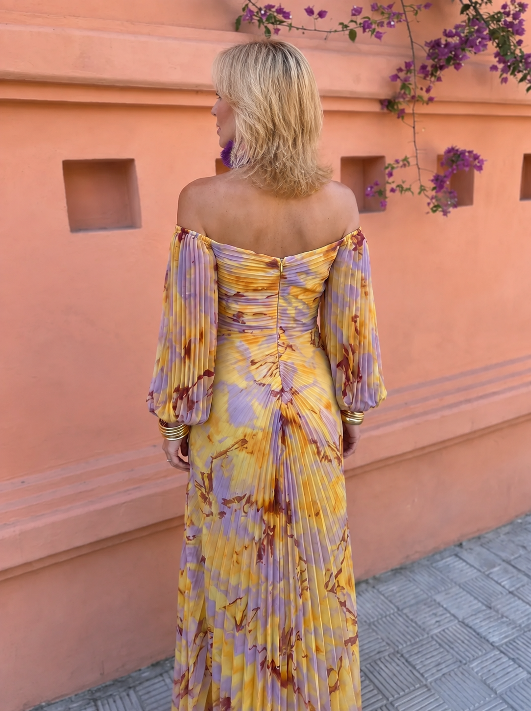 Mía | Abito largo con estampado floral y escote profundo