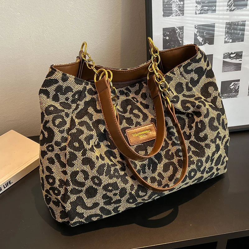 Adele · Borsa capiente leopardata e raffinata