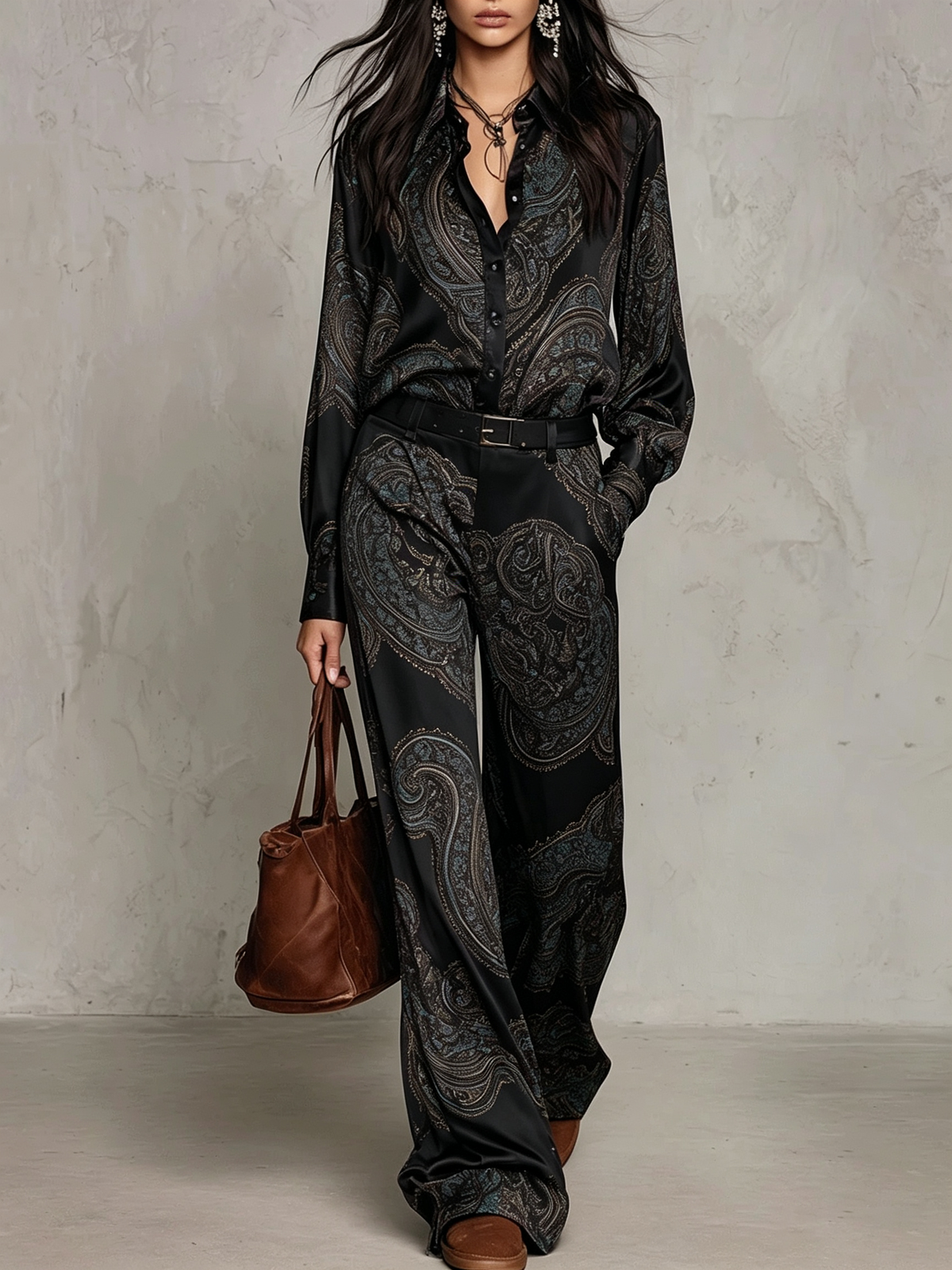 Completo satin con stampa nera