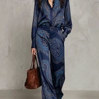 Completo satin con stampa blu navy — Colore Blu navy