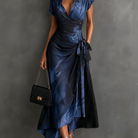 Abito midi a portafoglio con stampa blu — Colore Blu