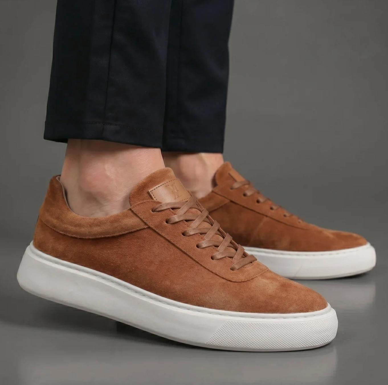 Matteo sneakers in pelle scamosciata — Cammello