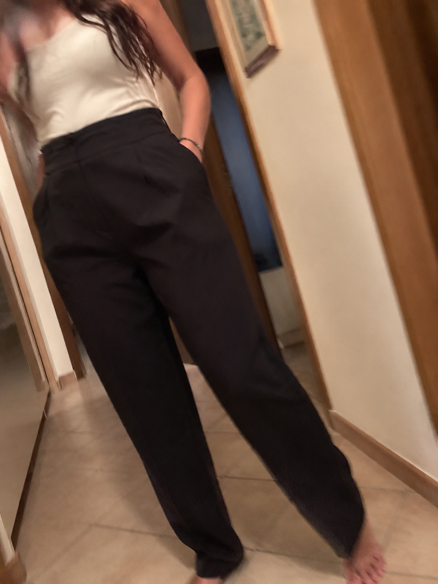 Foto de cliente simulada: pantalón de mujer