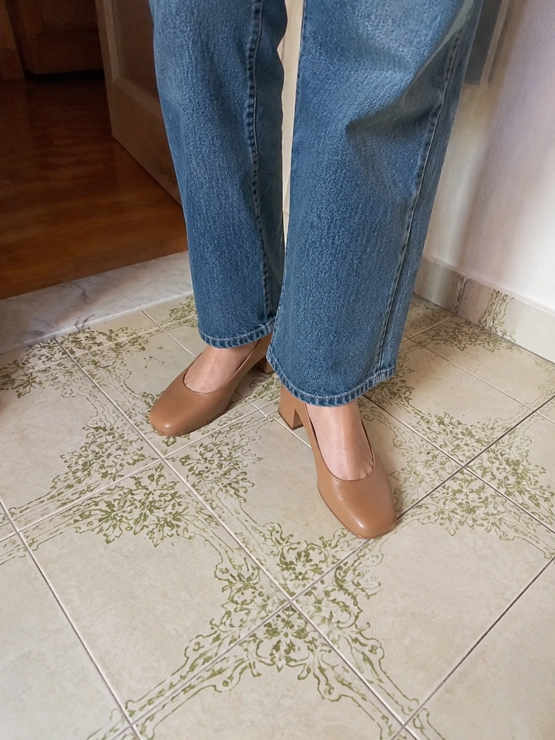 Foto de cliente simulada: calzado de mujer