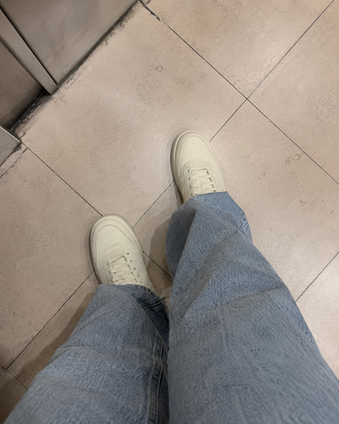 Foto cliente simulata per recensione scarpe donna 06