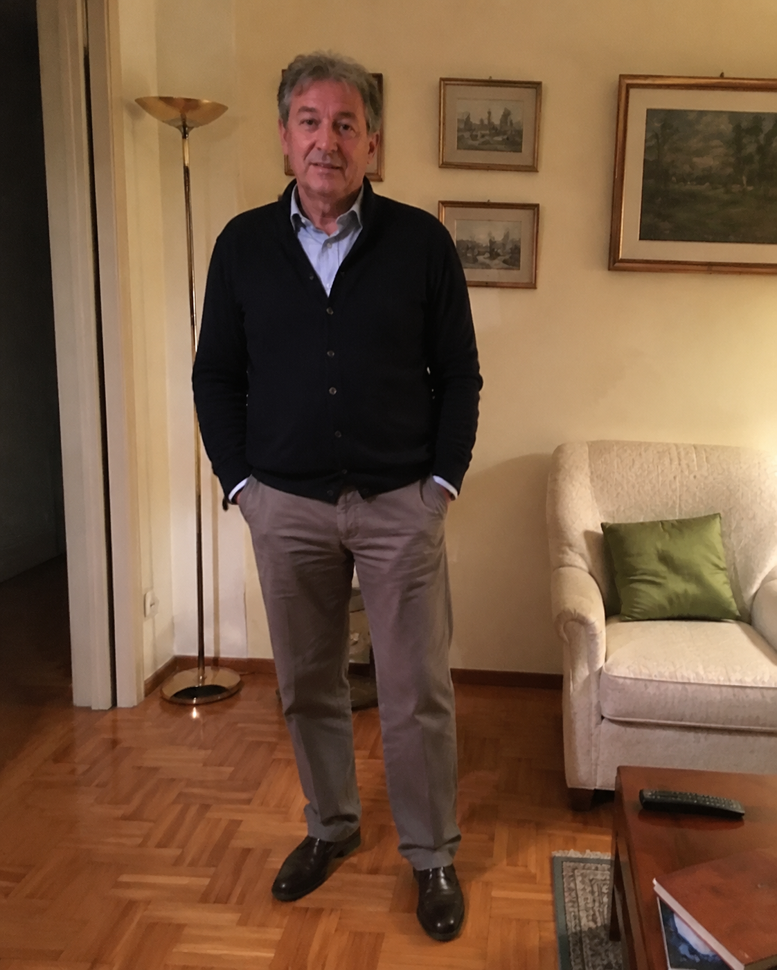 Foto cliente simulata per recensione uomo pantaloni 5