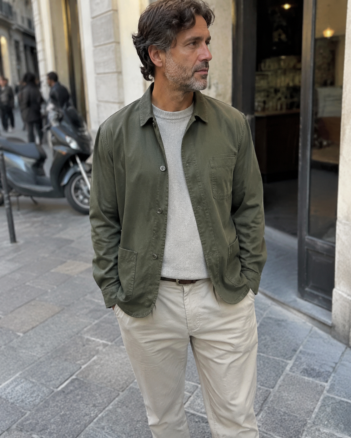 Foto cliente simulata per recensione uomo sopra 4
