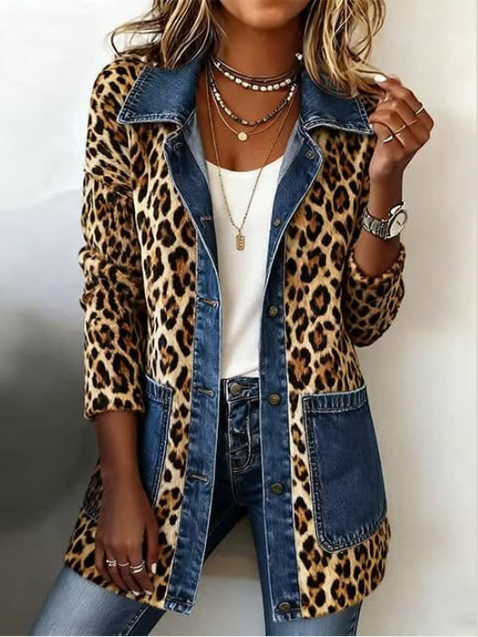 Lorena · Giacca lunga leopardata con dettagli in denim