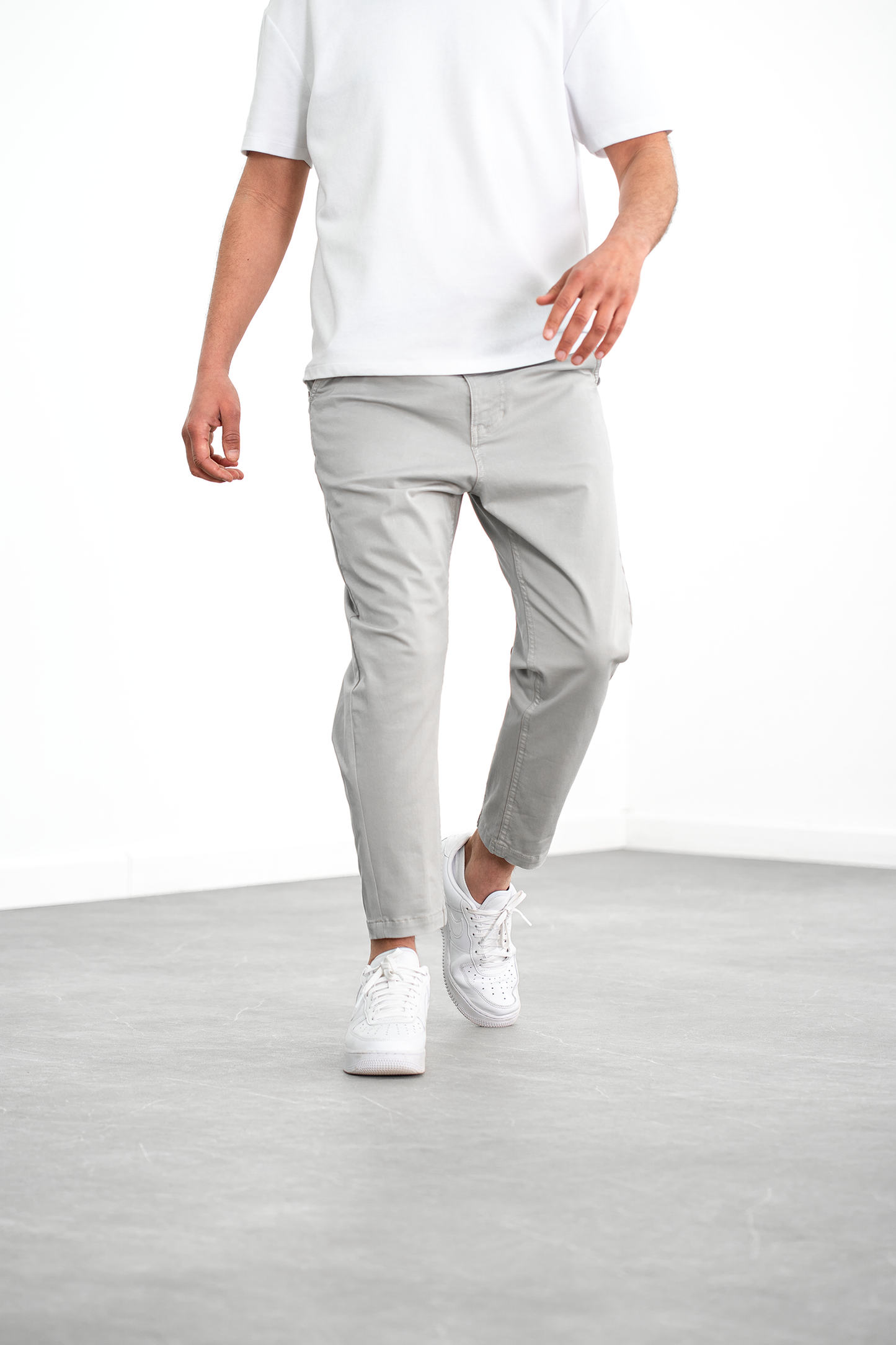 Evandro · Pantalone 7/8 Grigio — in movimento