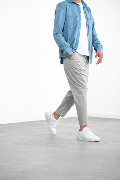 Evandro · Pantalone 7/8 Grigio — con camicia denim