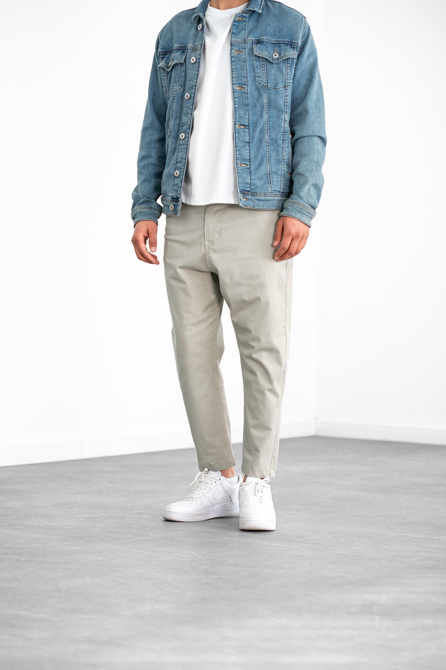 Evandro · Pantalone 7/8 Sabbia — vista frontale in piedi