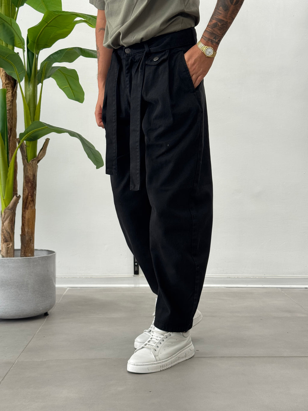 Again — jeans balloon nero con cintura